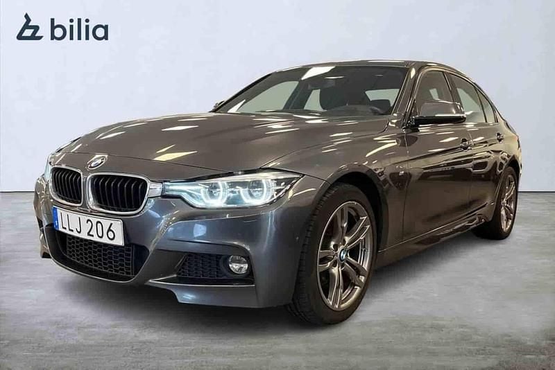 Grå Begagnad 2018 BMW 330 Sedan | 269 000 kr - Bild 1/1