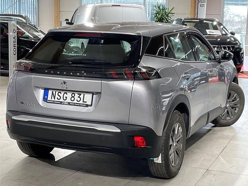 Begagnad Peugeot e-2008 Active 100 kW (136 HK) 2021 Grå SUV