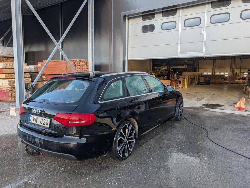 Svart Begagnad 2012 Audi A4 Kombi | 55 000 kr (Marknadspris) - Bild 1/4