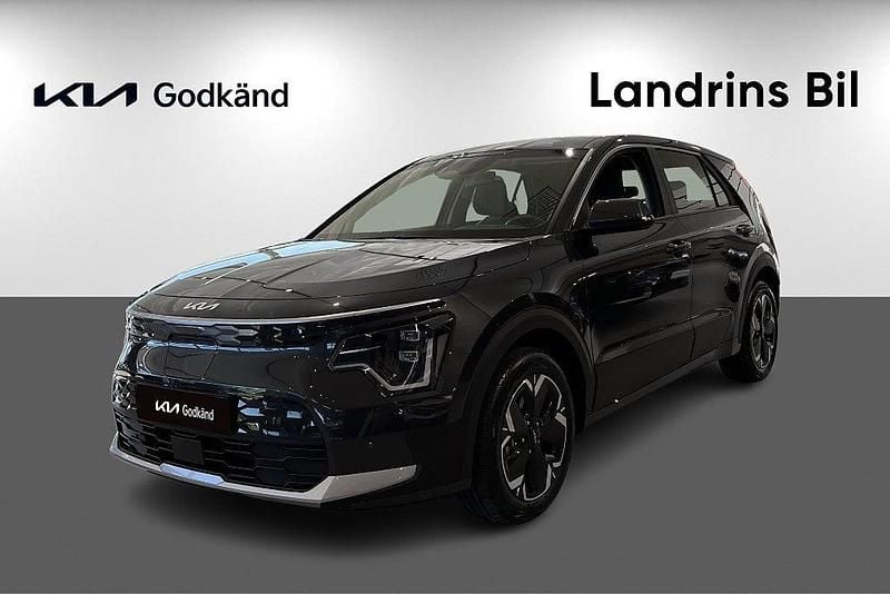 Mörkgrå Begagnad 2023 Kia e-Niro SUV | 340 300 kr (Marknadspris) - Bild 1/4