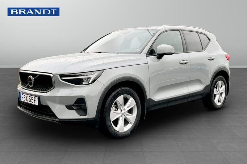 Grå Begagnad 2024 Volvo XC40 Core SUV | 359 900 kr (Marknadspris) - Bild 1/4