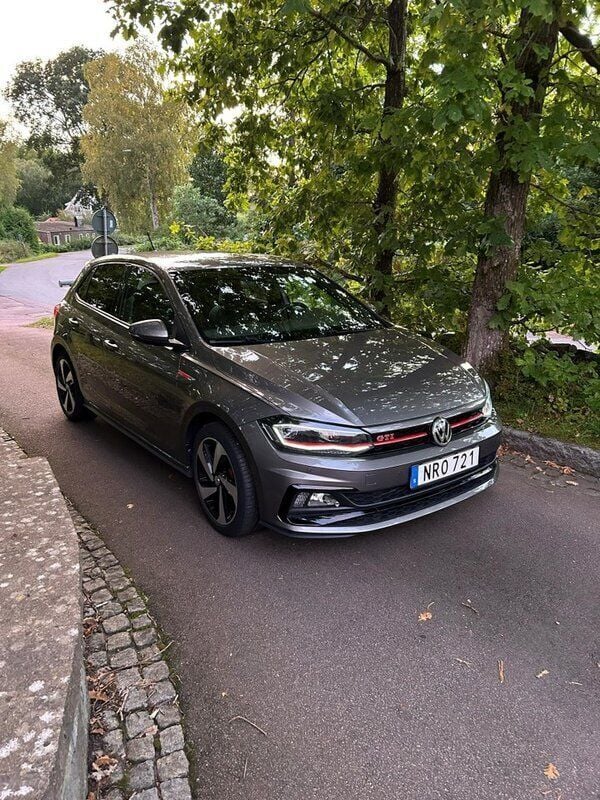 Grå Begagnad 2018 VW Polo GTI Halvkombi | 219 900 kr - Bild 1/4