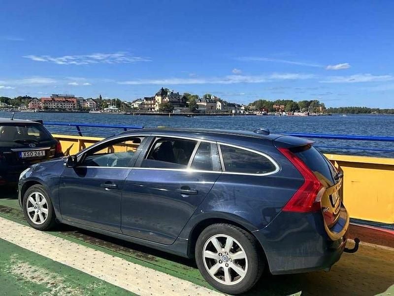 Blå Begagnad 2013 Volvo V60 Momentum Kombi | 55 000 kr (Marknadspris) - Bild 1/4