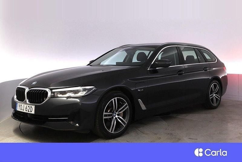 Grå Begagnad 2021 BMW 530e Kombi | 394 900 kr (Bra pris) - Bild 1/4