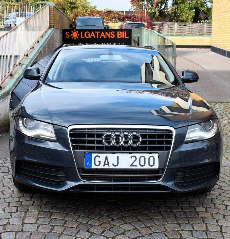Grå Begagnad 2009 Audi A4 Kombi | 64 800 kr (Marknadspris) - Bild 1/4
