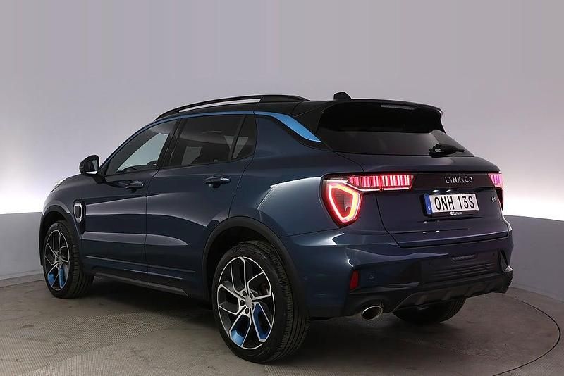 Begagnad Lynk & Co 01 261 HK (191 kW) 2023 Blå SUV