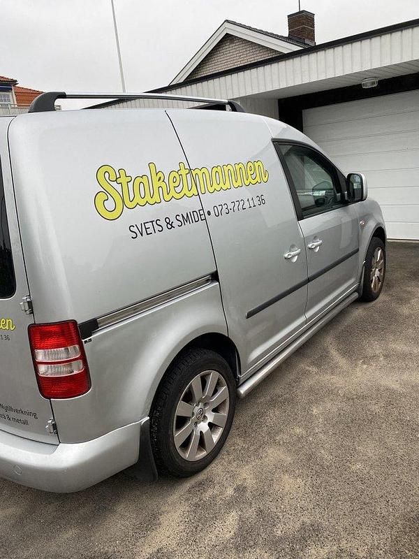 Silver Begagnad 2011 VW Caddy Minibuss | 68 000 kr - Bild 1/4