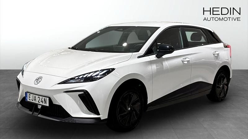 Vit (white) Begagnad 2023 MG MG4 EV Halvkombi | 249 900 kr (Marknadspris) - Bild 1/4