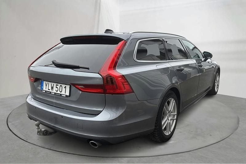 Begagnad Volvo V90 Momentum 150 HK (110 kW) 2019 Grå Kombi