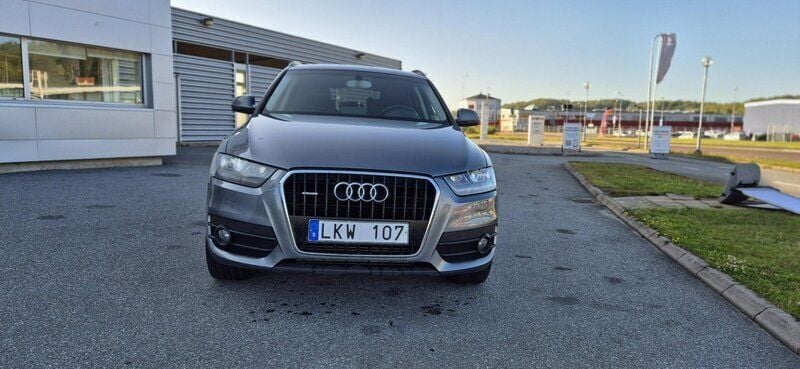 Grå Begagnad 2012 Audi Q3 SUV | 117 000 kr (Marknadspris) - Bild 1/4