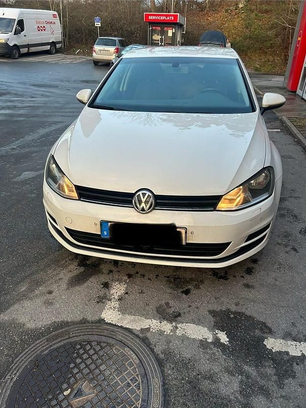 Begagnad VW Golf VII 105 HK (77 kW) 2015 Halvkombi
