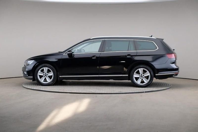 Begagnad VW Passat Executive 200 HK (147 kW) 2022 Svart Kombi