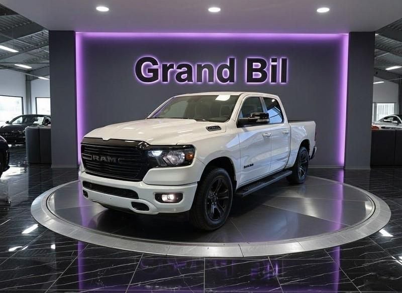 Vit Begagnad 2022 RAM 1500 Pickup | 709 900 kr (Marknadspris) - Bild 1/4