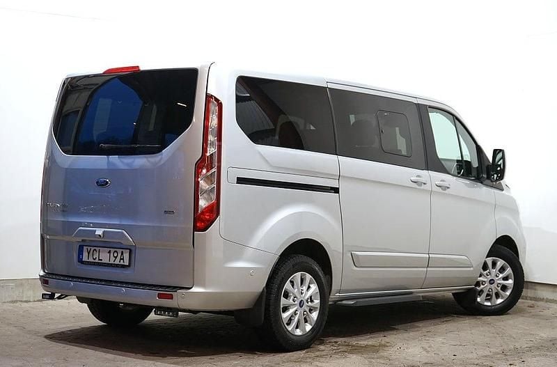 Begagnad Ford Tourneo 126 HK (92 kW) 2020 Grå Minibuss