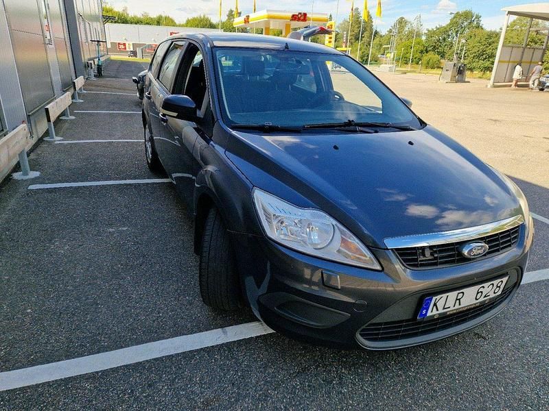 Grå Begagnad 2008 Ford Focus Trend Kombi | 17 500 kr - Bild 1/4