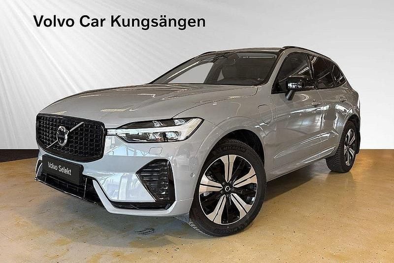 Grå Begagnad 2024 Volvo XC60 Plus SUV | 509 900 kr (Superpris) - Bild 1/3