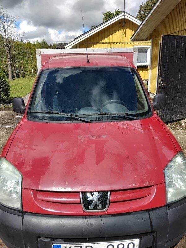 Röd Begagnad 2006 Peugeot Partner Minibuss | 5 000 kr (Superpris) - Bild 1/4