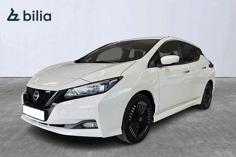 Vit Begagnad 2022 Nissan Leaf Halvkombi | 239 900 kr (Lite dyr) - Bild 1/4