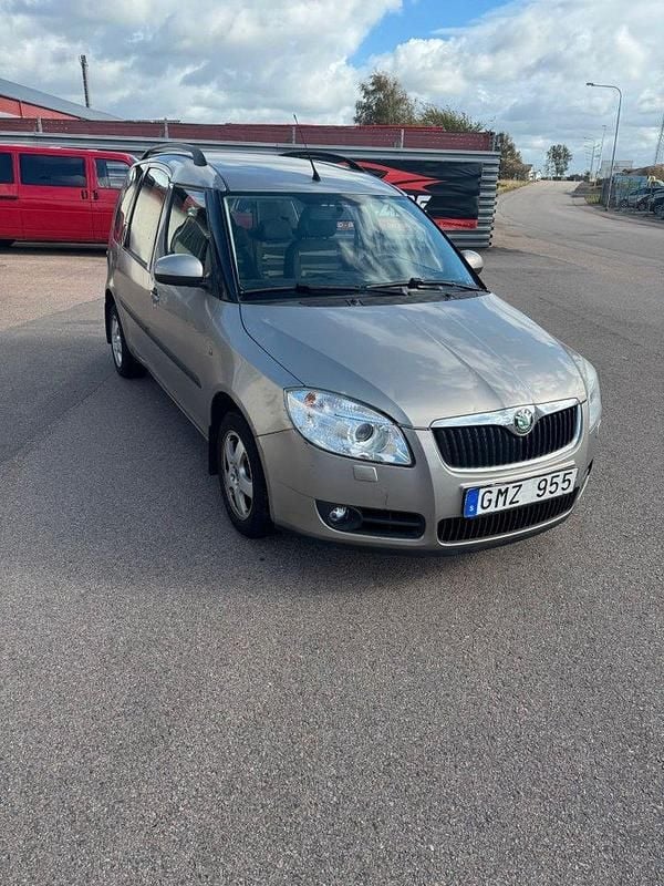 Ljusbrun (brun) Begagnad 2008 Skoda Roomster Kombi | 23 000 kr (Marknadspris) - Bild 1/4