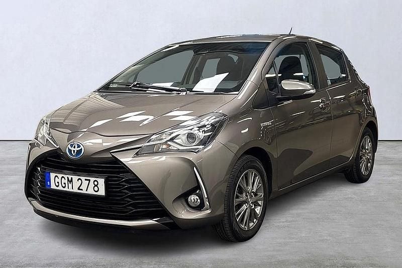 Begagnad Toyota Yaris Hybrid 102 HK (75 kW) 2018 Mörkgrå Halvkombi
