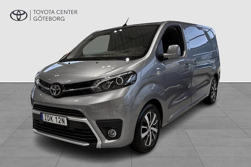 Silver Begagnad 2021 Toyota Proace Van | 299 900 kr (Marknadspris) - Bild 1/4