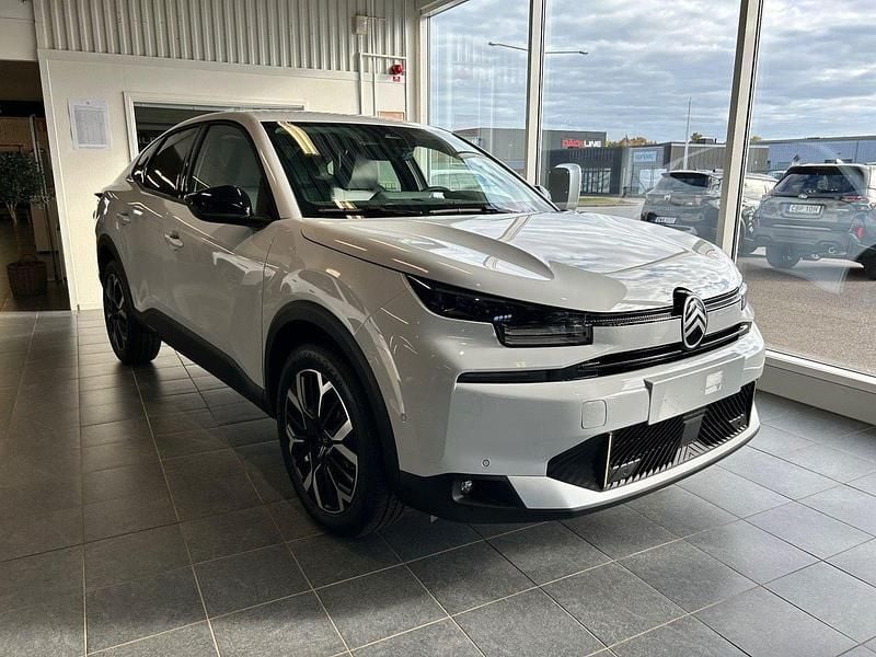 Vit Ny 2025 Citroën C4 Sedan | 348 080 kr (Marknadspris) - Bild 1/4