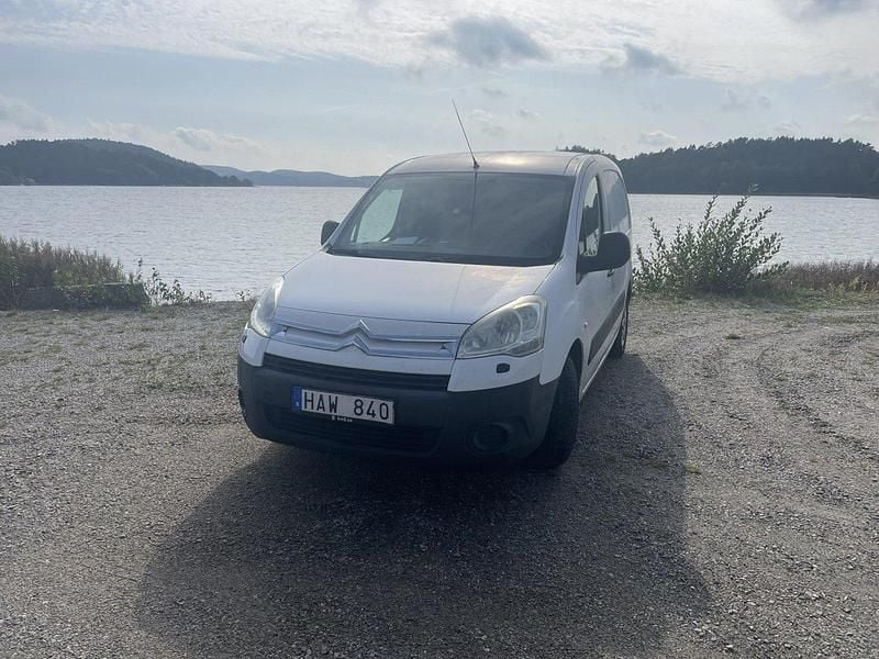 Vit Begagnad 2010 Citroën Berlingo Minibuss | 25 000 kr (Marknadspris) - Bild 1/4