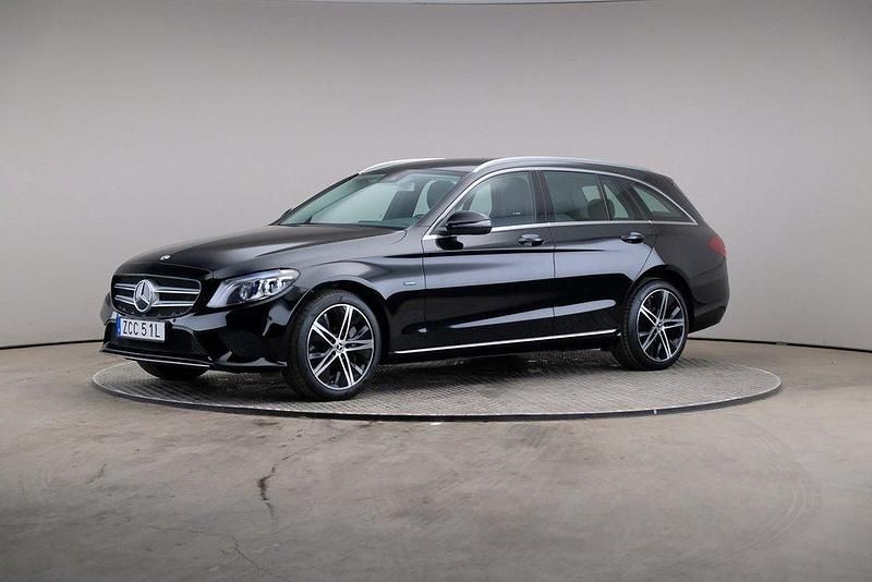 Svart Begagnad 2020 Mercedes C300e Avantgarde Kombi | 275 000 kr (Bra pris) - Bild 1/4