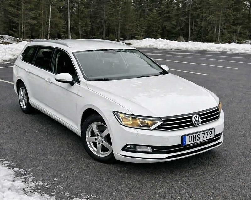 Vit Begagnad 2015 VW Passat Kombi | 113 000 kr (Marknadspris) - Bild 1/4