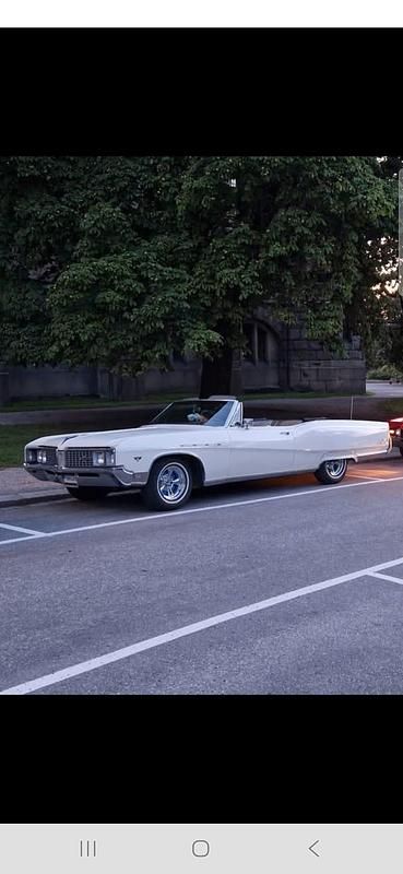 Begagnad Buick Electra 225 365 HK (268 kW) 1968 Omlackerad i äggvit Cab