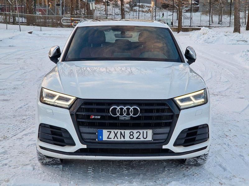 Vit Begagnad 2018 Audi SQ5 SUV | 439 700 kr (Marknadspris) - Bild 1/4