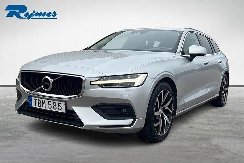 Bright silver met Begagnad 2019 Volvo V60 Momentum Kombi | 279 900 kr (Superpris) - Bild 1/4