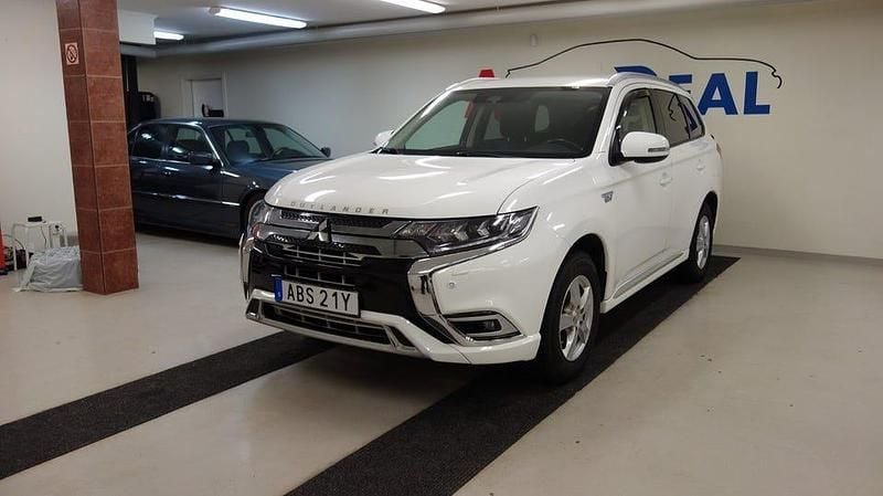 Vit Begagnad 2020 Mitsubishi Outlander Edition SUV | 169 900 kr (Bra pris) - Bild 1/4