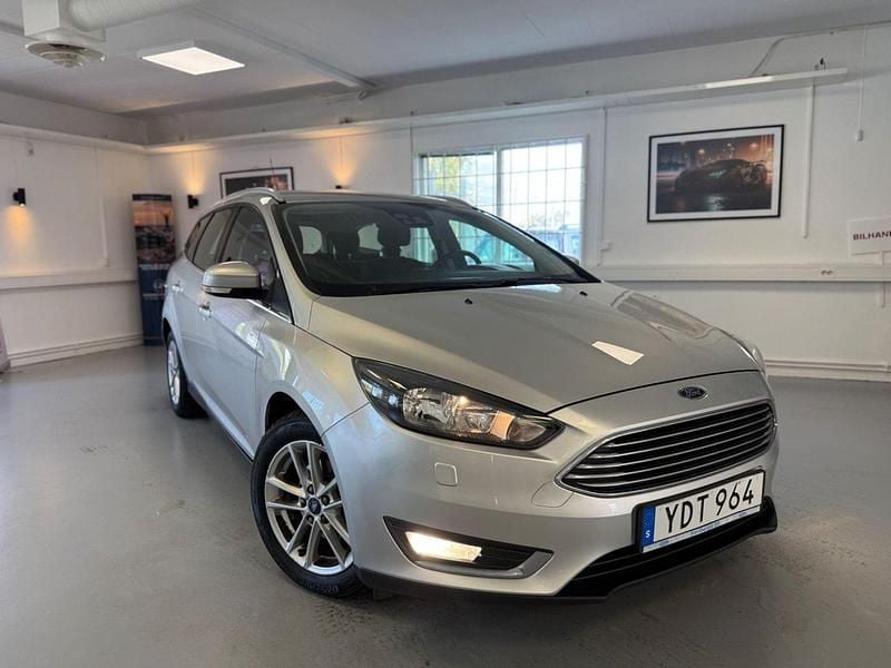 Grå Begagnad 2016 Ford Focus Titanium Kombi | 109 900 kr (Bra pris) - Bild 1/4