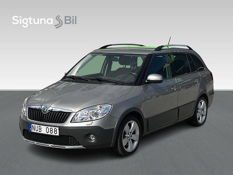 Brun Begagnad 2011 Skoda Fabia Kombi | 109 900 kr (Dyr) - Bild 1/3