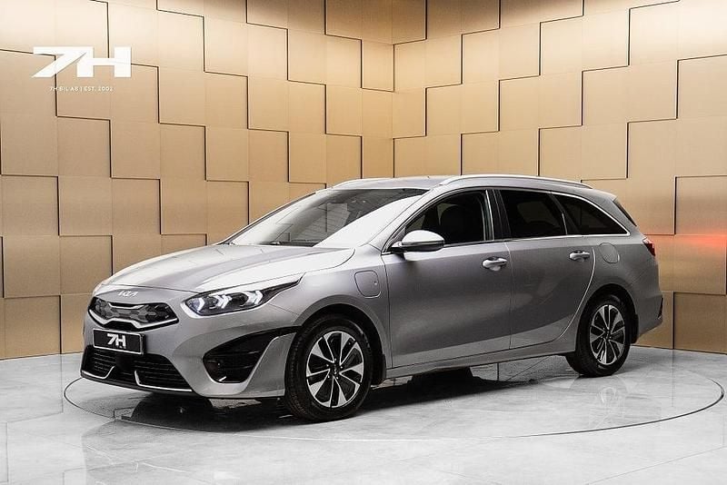Grå Begagnad 2024 Kia Ceed Sportswagon Advance Kombi | 274 900 kr (Marknadspris) - Bild 1/4