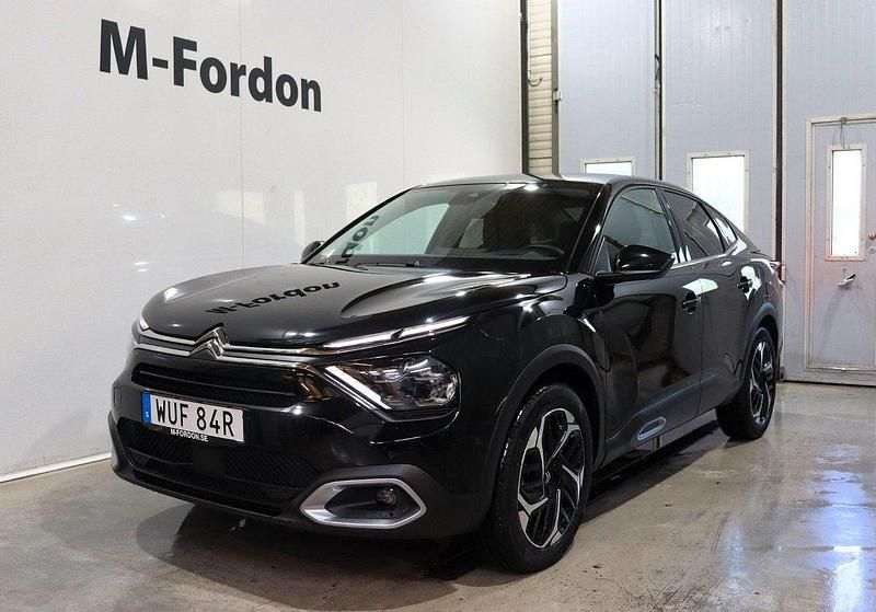 Svart Begagnad 2023 Citroën C4 PureTech Sedan | 239 900 kr (Marknadspris) - Bild 1/4