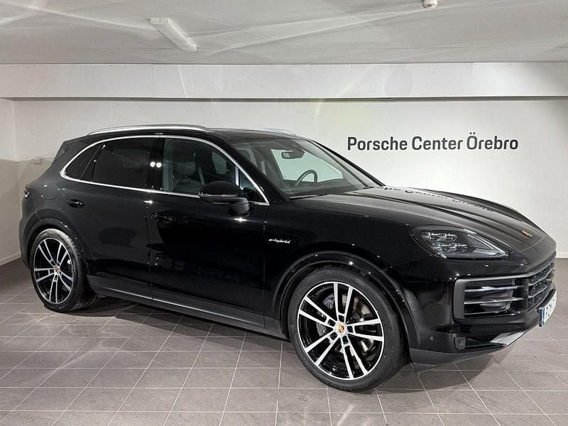 Svart Begagnad 2024 Porsche Cayenne SUV | 1 339 000 kr (Dyr) - Bild 1/4
