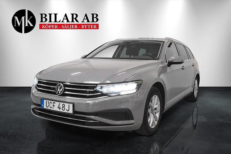 Grå Begagnad 2022 VW Passat Kombi | 234 900 kr (Bra pris) - Bild 1/4