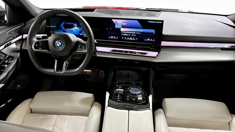 Begagnad BMW i5 M Sport 292 kW (398 HK) 2025 Grå Sedan