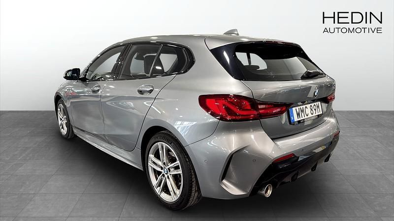 Begagnad BMW 118 M Sport 136 HK (100 kW) 2022 Grå metallic Halvkombi