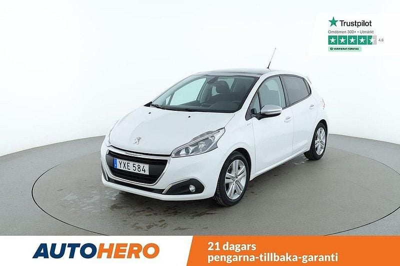 Vit Begagnad 2017 Peugeot 208 Halvkombi | 82 000 kr (Marknadspris) - Bild 1/4