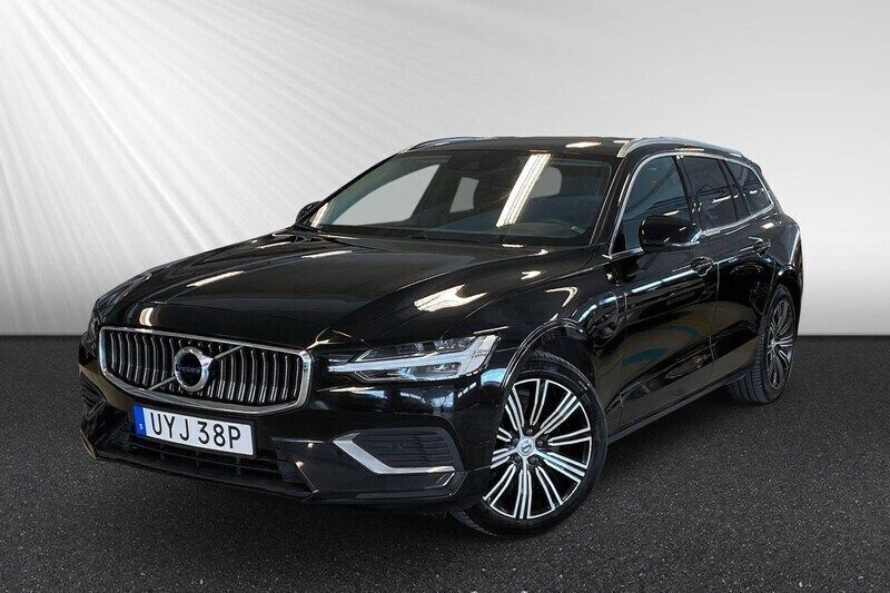 Svart Begagnad 2022 Volvo V60 Kombi | 319 800 kr (Marknadspris) - Bild 1/4