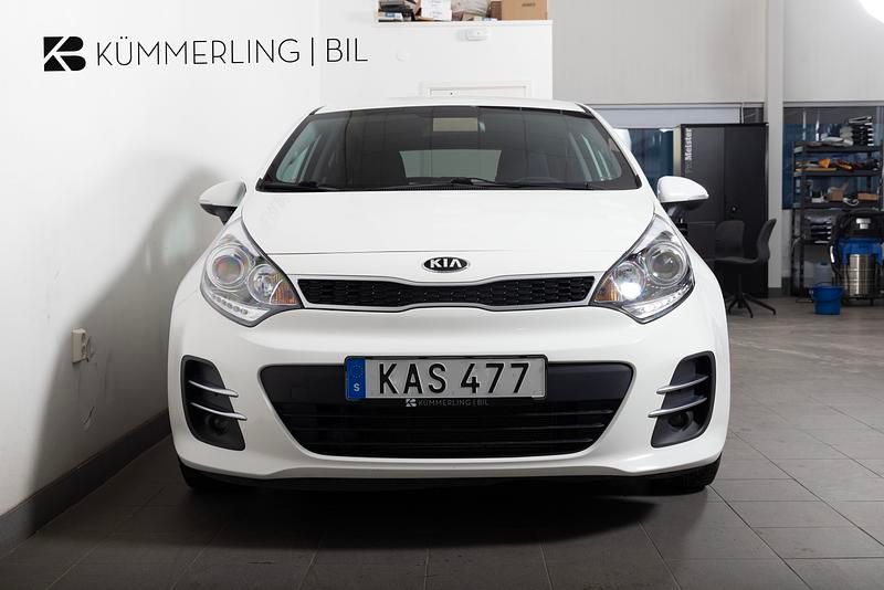 Begagnad Kia Rio 109 HK (80 kW) 2016 Vit Halvkombi