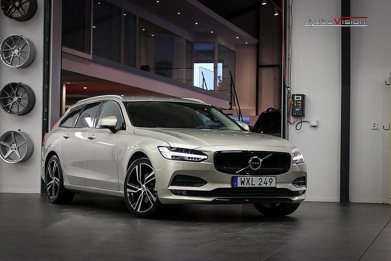 Ljusbrun Begagnad 2017 Volvo V90 Momentum Kombi | 259 900 kr (Marknadspris) - Bild 1/4
