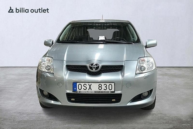 Begagnad Toyota Auris 2008 Grå