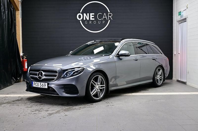 Grå Begagnad 2016 Mercedes E220 AMG line Kombi | 339 800 kr - Bild 1/4