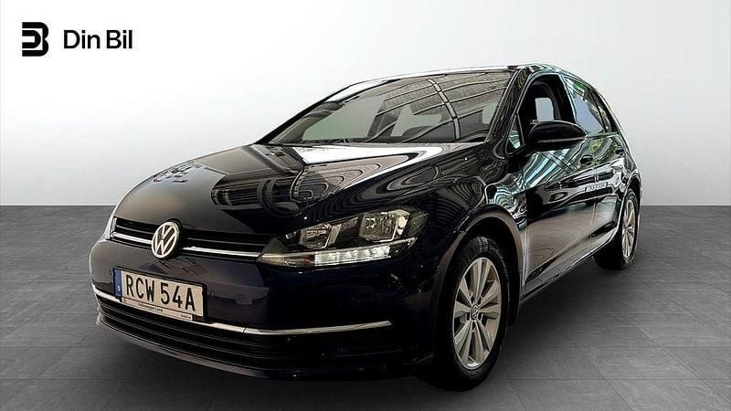 Mörkblå Begagnad 2019 VW Golf VIII Kombi | 174 900 kr (Marknadspris) - Bild 1/4