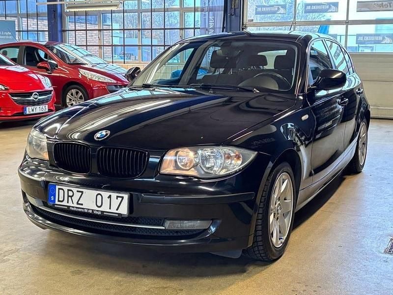 Begagnad BMW 116 122 HK (89 kW) 2009 Svart Halvkombi