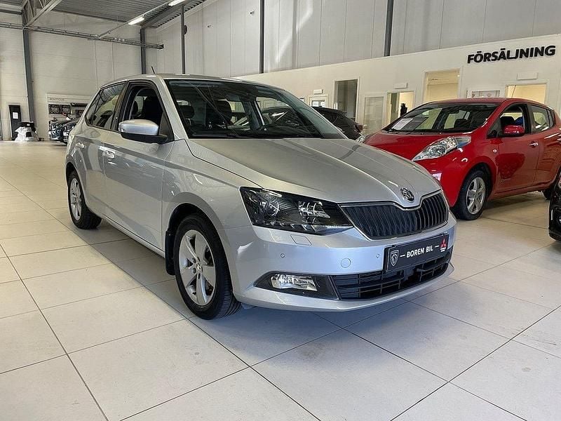 Silver Begagnad 2015 Skoda Fabia Style Halvkombi | 129 900 kr (Marknadspris) - Bild 1/4